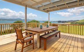 The Beautiful 4-6 Bdr Onepu Moana Holiday Home With Views & Spa-Pool